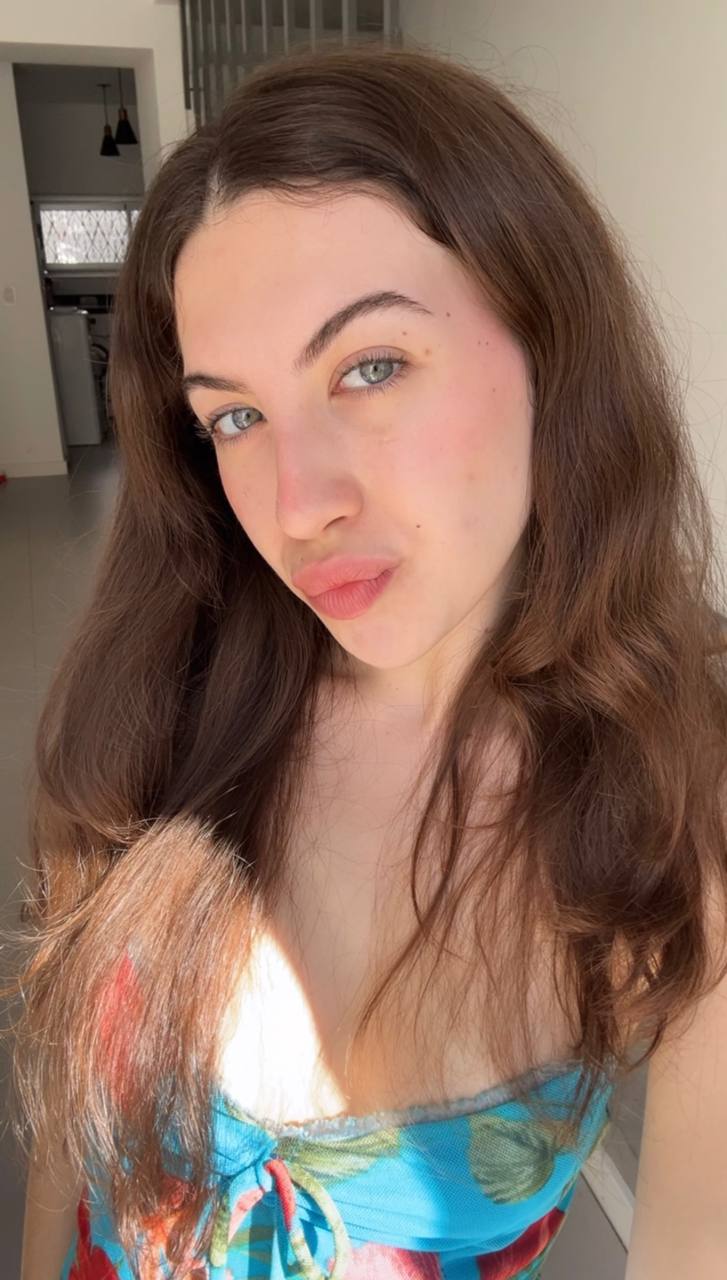 Nude girl Amber in Manila