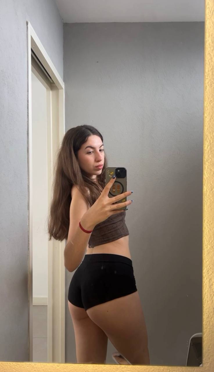 Amber in her underwear in Manila