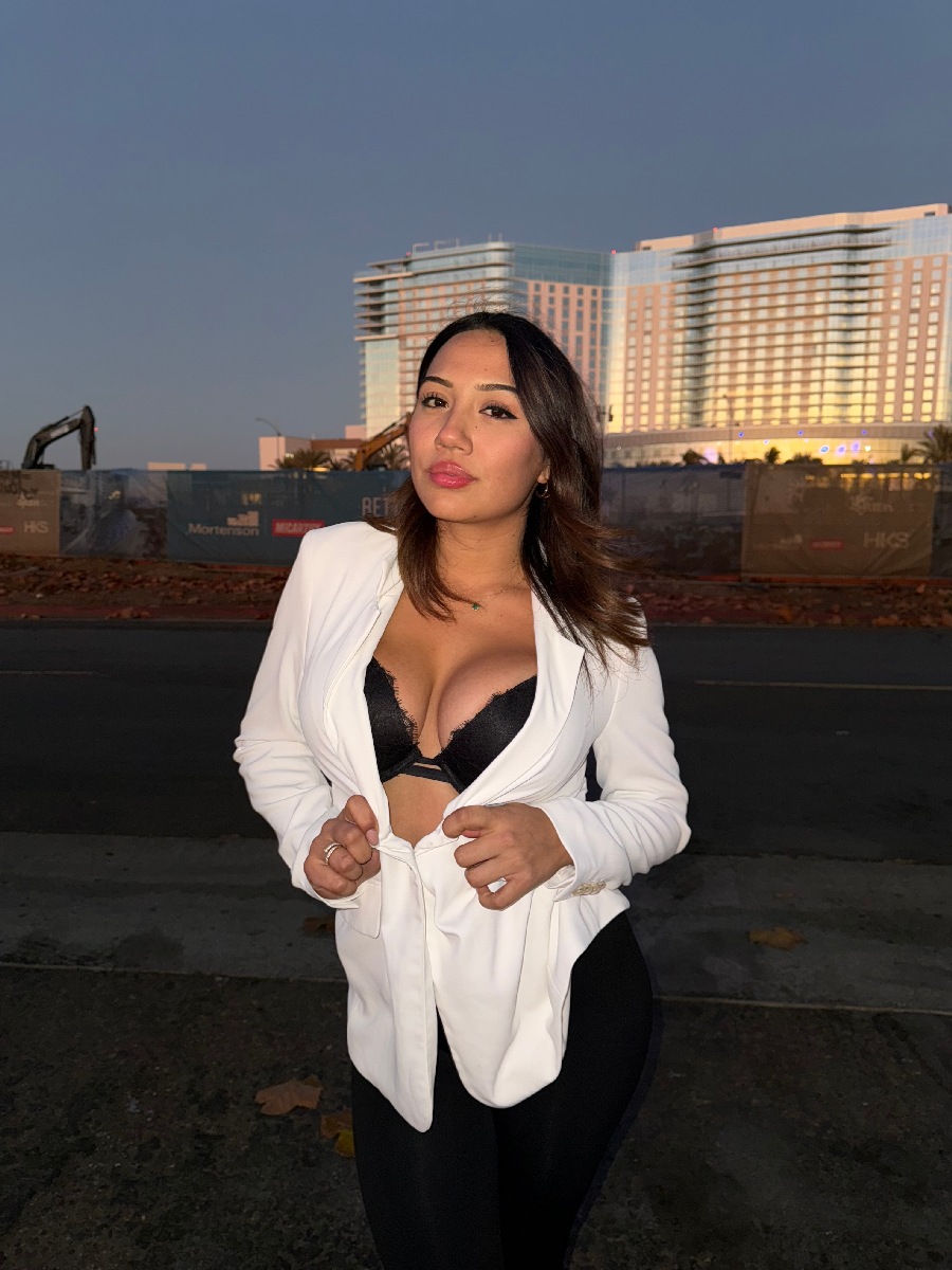 Take a pause and enjoy Ali Cruz — streaming from Manila