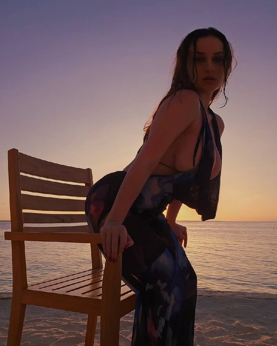 Sexy girl Miranda Faith nude in Manila