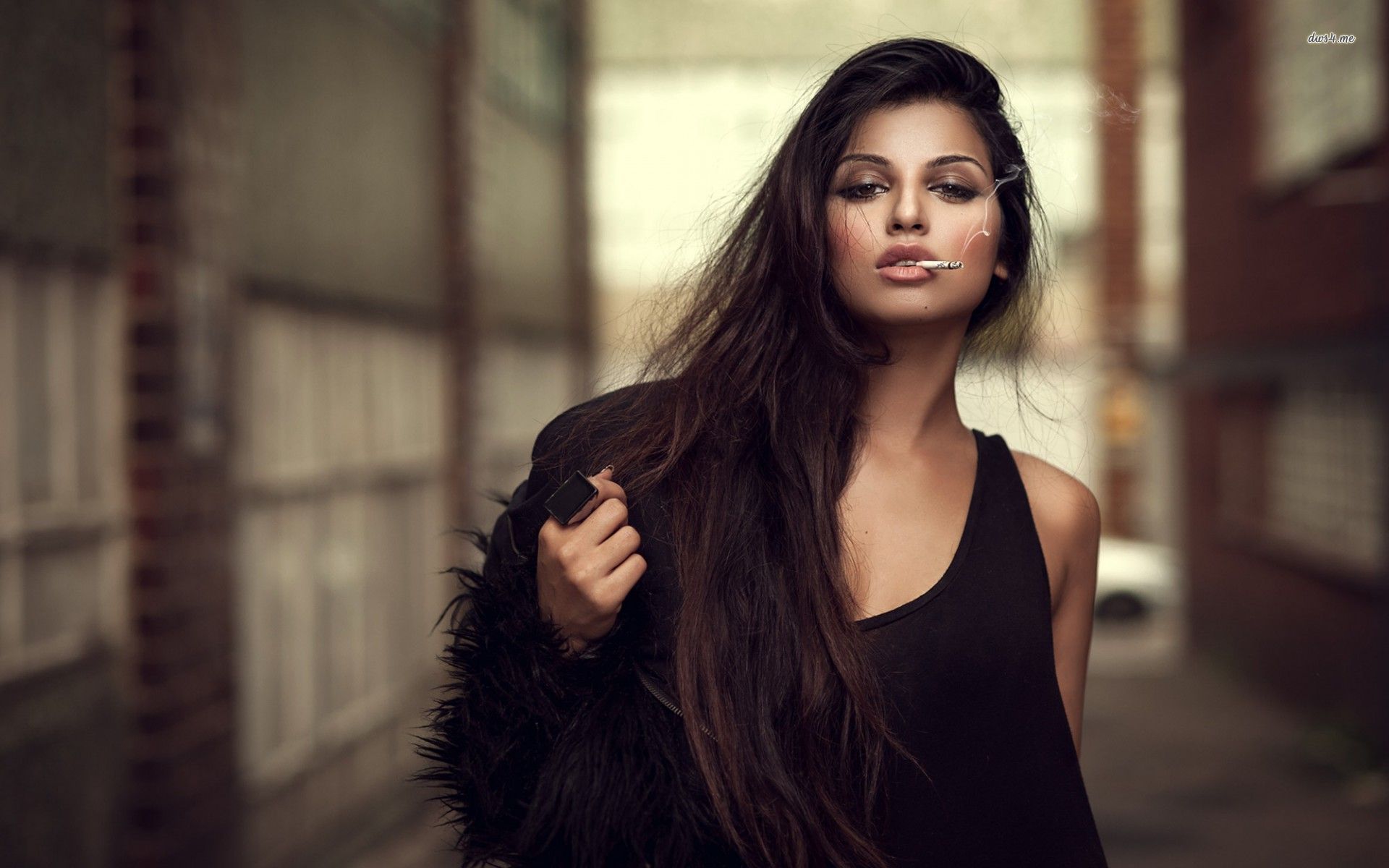 A playful frame from Sassy girls — online in Manila