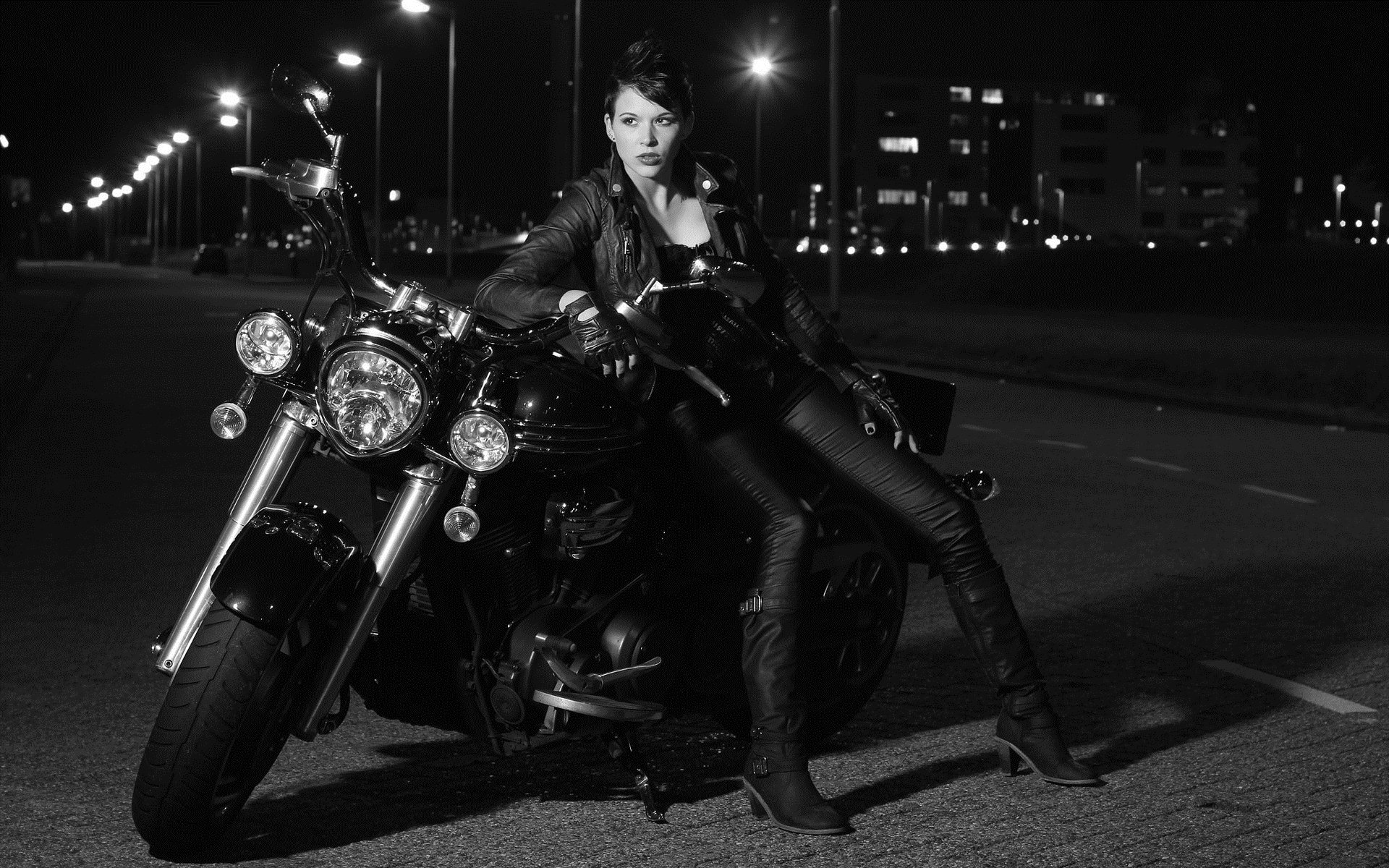 Photo Beautiful girls and motorcycles in Manila